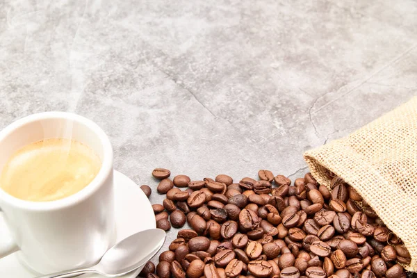 Background Coffee Grains Cup Coffee Top View Healthy Beverage Concept — Stock Photo, Image