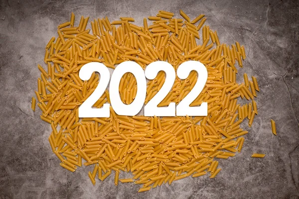 Wooden Number 2022 Surrounded Macaroni Dark Gray Concrete Background New — Stock Photo, Image