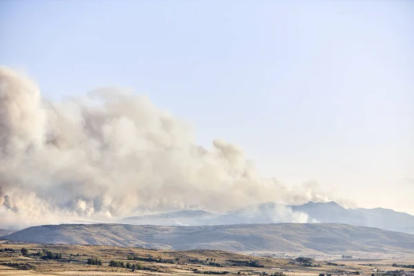 Nuvens Fumaça Escuras Densas Incêndio Espanha Close Uma Grande Nuvem — Fotografia de Stock