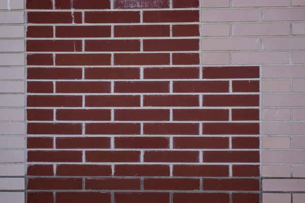 Pared de ladrillo de diferentes colores con formas geométricas —  Fotos de Stock