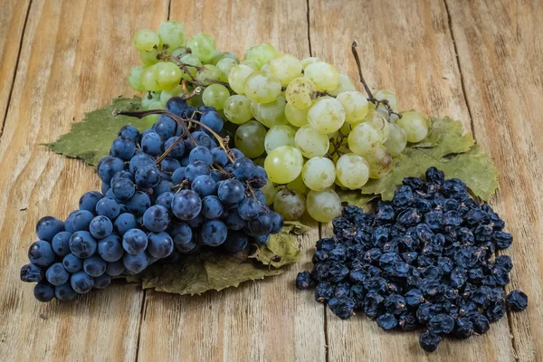 Uvas negras, blancas y secas —  Fotos de Stock