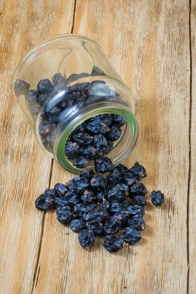 Black grapes and raisins — Stock Photo, Image