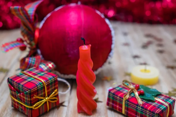 Kerstversiering en geschenken — Stockfoto