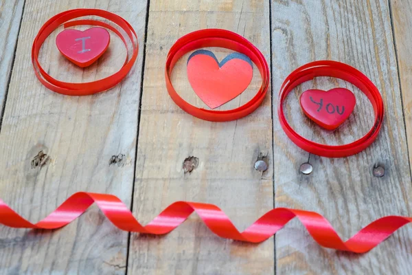 Te amo formado con tres corazones rojos — Foto de Stock