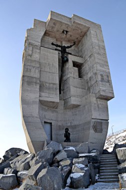 Kederin Maskesi Anıtı, Magadan, Rusya