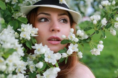 elma Bahçe çiçek kız