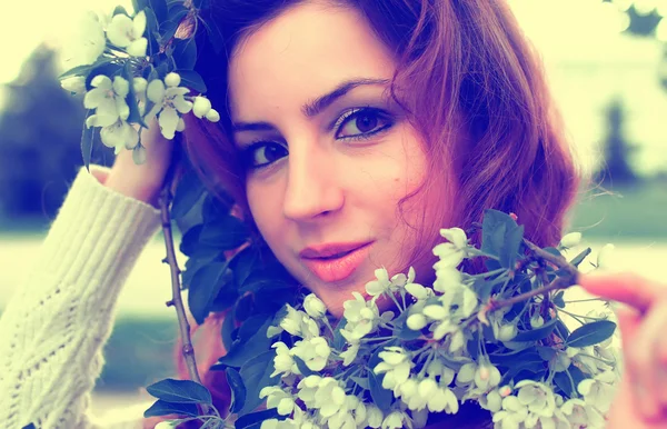 park şube ağaç çiçek kadınlarda