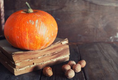 eski ahşap kitap bütün kabak