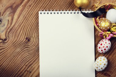 Paskalya arka plan çiçek yumurta Kağıt ahşap