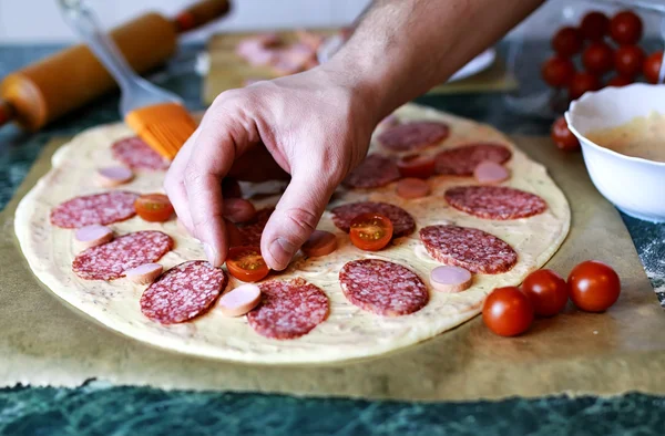 Przygotować pizza topping — Zdjęcie stockowe