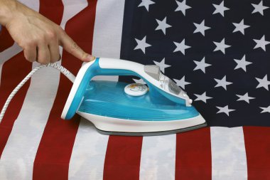 ütülü buruşuk ABD bayrağı