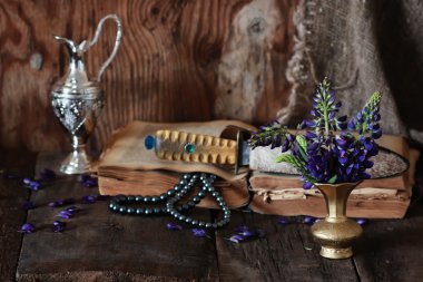 Arap kitap çiçek ve bıçak 