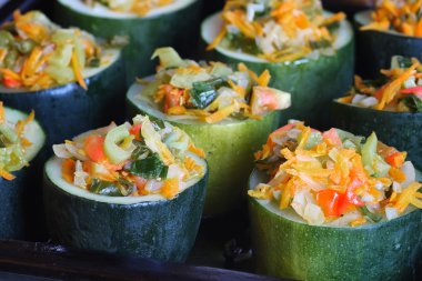 sebze yemek ile doldurulmuş kabak 