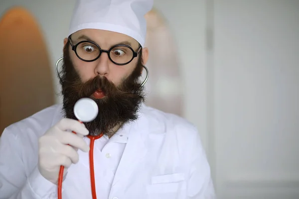 Dottor Pazzo Barba Pazza Scienziato Conduce Esperimenti Laboratorio Scientifico Esegue — Foto Stock