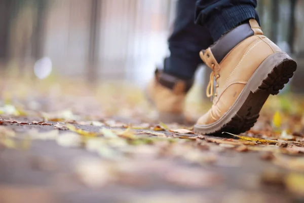 Autumn Concept Pedestrian Feet Road Autumn Leaves Footpath — Stock Photo, Image