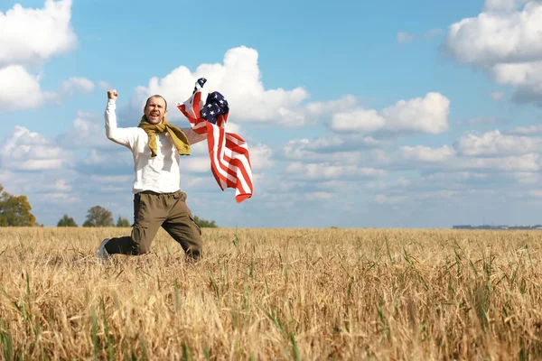 Man Waving American Flag Standing Farm Agricultural Field Holidays Patriotism — Stock Photo, Image