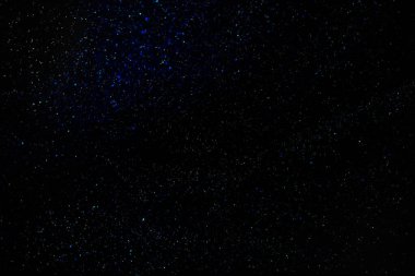 Yıldızlı ve nebulalı uzak ve keşfedilmemiş uzay evreni