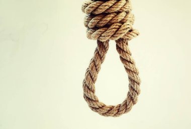 Skeine bağlanmış kalın bir ip. Dekorasyon ve tasarım için kenevir ipi. Balıkçılık ipinin arka planı.