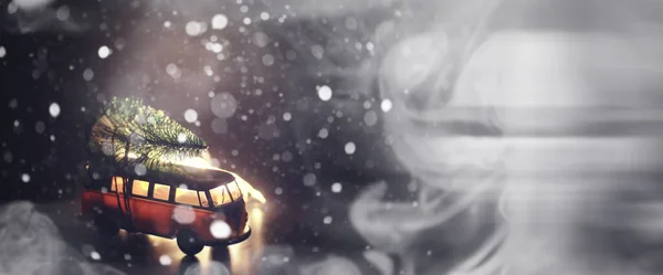 Weihnachtsbaum Auf Spielzeugauto Spielzeugauto Weihnachtsbaum Konzept Für Weihnachtsfeier — Stockfoto