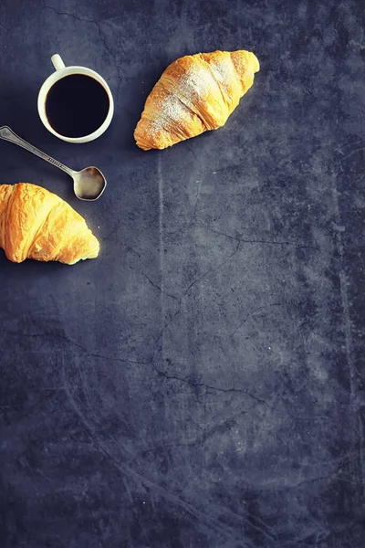 Frisches Gebäck Auf Dem Tisch Croissant Mit Französischem Geschmack Zum — Stockfoto