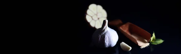 Φρέσκο Σκόρδο Σκελίδα Μαύρο Φόντο Σκόρδο Είναι Πλούσιο Βιταμίνες Χρήσιμη — Φωτογραφία Αρχείου