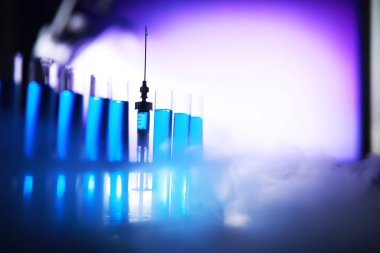 Test tüpü yeni sıvı çözelti potasyum mavisi taşar. Analiz reaksiyonu için çeşitli reaksiyonlar kullanılır. 