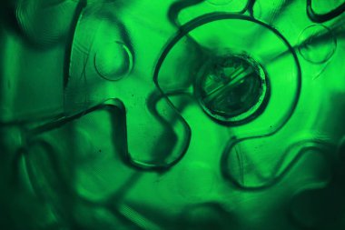 3D konsept tasarımı, soyut yeşil geometrik arkaplan, mimari cam yapılandırması 3D. Parlak yeşil desenli cam pencere penceresi.