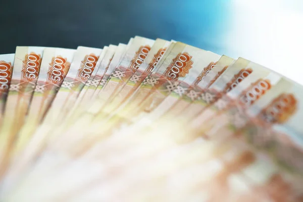 Bankbiljetten Met Opschrift 5000 Roebel Russisch Geld Heeft Een Waarde — Stockfoto