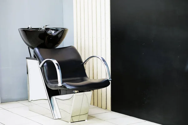 Profesjonalne Krzesła Mycia Włosów Przed Haircu — Zdjęcie stockowe