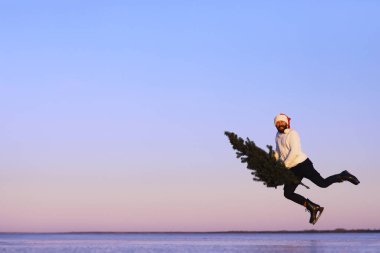 Noel Baba hediyeler ve Noel ağacıyla yeni yıla yetişmek için acele eder. Buz patenindeki Noel Baba Noel 'e gider..