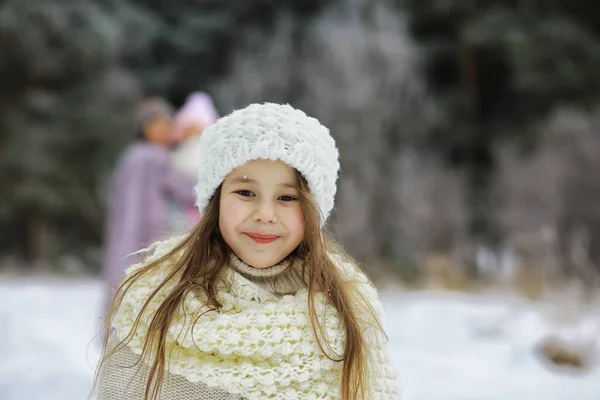 Happy Family Playing Laughing Winter Outdoors Snow City Park Winter — Stock Photo, Image