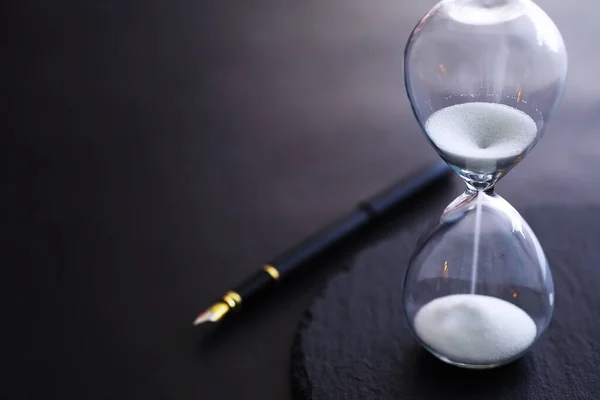 Sand Running Bulbs Hourglass Measuring Passing Time Countdown Deadline Dark — Stock Photo, Image