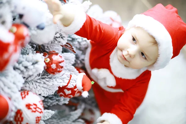 Wesołych Świąt Urocze Dziecko Ciesz Się Świętami Wspomnienia Dzieciństwa Mikołaj — Zdjęcie stockowe