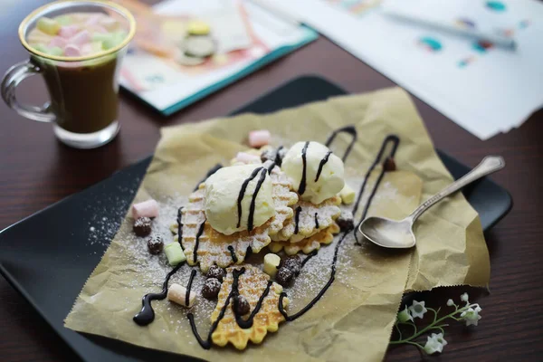 Gofres Vieneses Con Relleno Mesa Centro Conjunto Galletas Fragantes Para —  Fotos de Stock