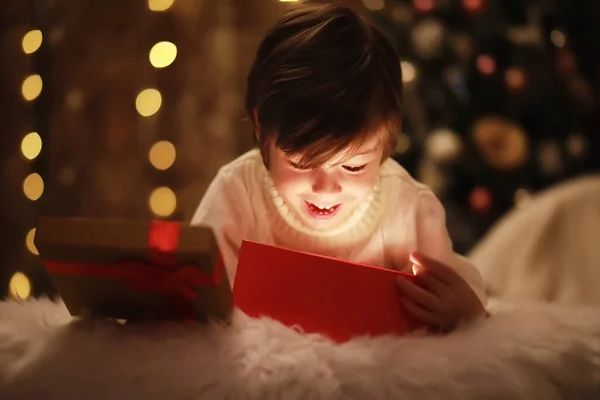 Family Christmas Eve Fireplace Kids Opening Xmas Presents Children Christmas — Stock Photo, Image