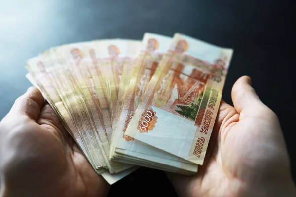 Bankbiljetten Met Opschrift 5000 Roebel Russisch Geld Heeft Een Waarde — Stockfoto