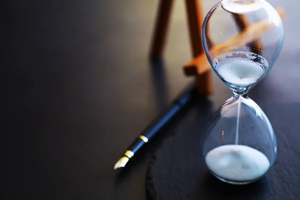 Sand Running Bulbs Hourglass Measuring Passing Time Countdown Deadline Dark — Stock Photo, Image