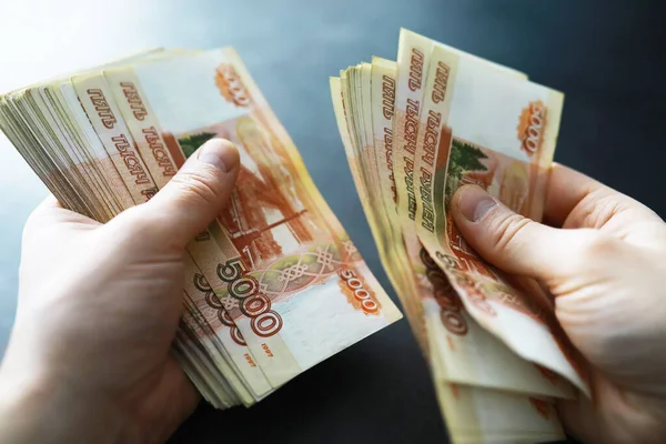 Bankbiljetten Met Opschrift 5000 Roebel Russisch Geld Heeft Een Waarde — Stockfoto