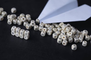 Yasal konsept. Son vasiyeti yazma prosedürü. Vasiyetnameli kağıtlar masada. Son arzunun ve vasiyetinin kaydı..