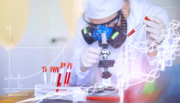 Een Wetenschapper Het Laboratorium Test Medicijnen Voor Behandeling Van Virale — Stockfoto