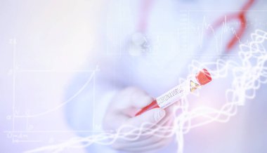Laboratuvardaki bir bilim adamı viral zatürreenin tedavisi için ilaçları test ediyor. Hastalıklı hastaların Coronovirus kan testi. Dünya salgını.