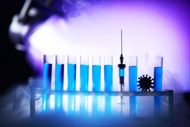 Test tüpü yeni sıvı çözelti potasyum mavisi taşar. Analiz reaksiyonu için çeşitli reaksiyonlar kullanılır. 