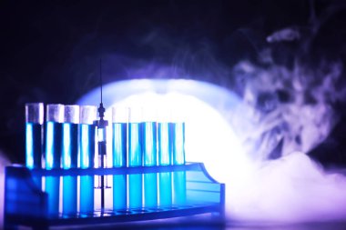 Test tüpü yeni sıvı çözelti potasyum mavisi taşar. Analiz reaksiyonu için çeşitli reaksiyonlar kullanılır. 