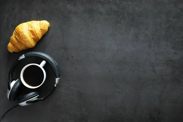 Färska Bakverk Bordet Franska Smaksatt Croissant Till Frukost — Stockfoto