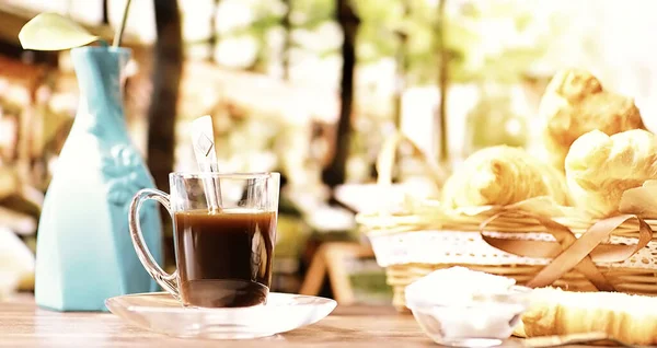 Frisches Gebäck Auf Dem Tisch Croissant Mit Französischem Geschmack Zum — Stockfoto