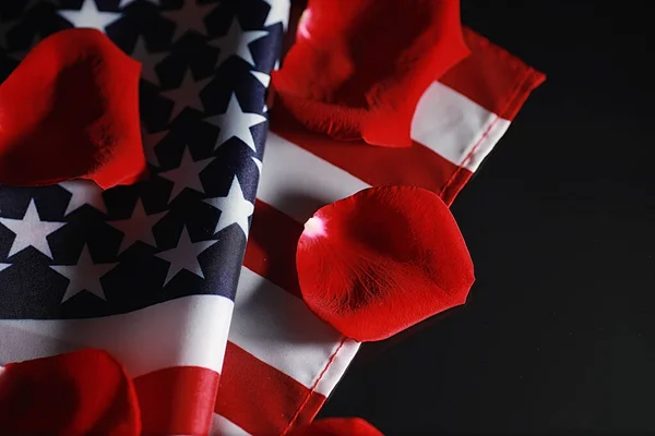 Bandera Americana Flor Rosa Mesa Símbolo Los Estados Unidos América —  Fotos de Stock