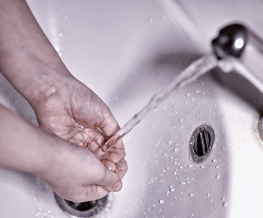 Hijyen kuralları. Yemekten önce el yıkama. Sabunlu antibakteriyel eller. Virüs enfeksiyonunu önlemenin yolu. Coronavirus koruması.