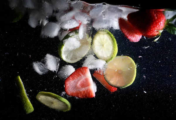 Wassertropfen Auf Reife Süße Früchte Und Beeren Frische Früchte Hintergrund — Stockfoto