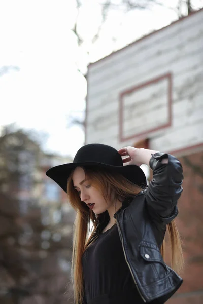 Girl Walks City Street Leather Waistcoat Phone Young Beautiful Girl — Stock Photo, Image