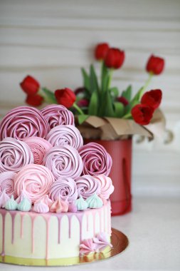 Farklı kremalı güzel pasta bisküvisi ve dekorasyon.